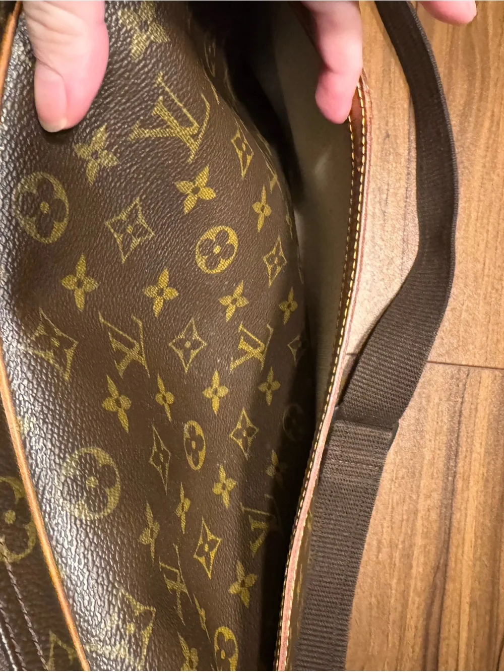 Louis Vuitton GM Reporter Bag